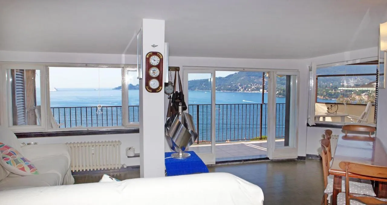 NAUTILUS VISTA MARE MOZZAFIATO a 180 GRADI- POSTO AUTO PRIVATO - 2 CAMERE MATRIMONIALI più 1 DIVANO LETTO SINGOLO-SKY,NETFLIX Rapallo