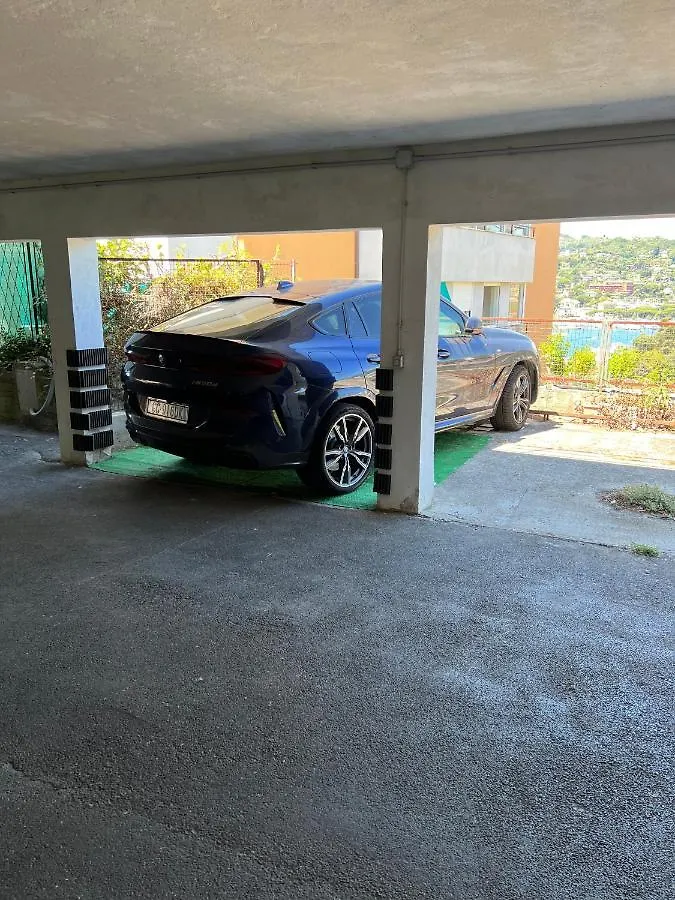 NAUTILUS VISTA MARE MOZZAFIATO a 180 GRADI- POSTO AUTO PRIVATO - 2 CAMERE MATRIMONIALI più 1 DIVANO LETTO SINGOLO-SKY,NETFLIX Rapallo 0*,