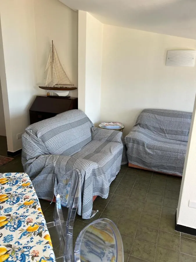 NAUTILUS VISTA MARE MOZZAFIATO a 180 GRADI- POSTO AUTO PRIVATO - 2 CAMERE MATRIMONIALI più 1 DIVANO LETTO SINGOLO-SKY,NETFLIX Rapallo 0*,  Italia