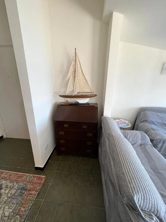 NAUTILUS VISTA MARE MOZZAFIATO a 180 GRADI- POSTO AUTO PRIVATO - 2 CAMERE MATRIMONIALI più 1 DIVANO LETTO SINGOLO-SKY,NETFLIX Rapallo