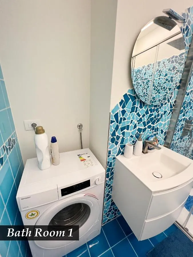 NAUTILUS VISTA MARE MOZZAFIATO a 180 GRADI- POSTO AUTO PRIVATO - 2 CAMERE MATRIMONIALI più 1 DIVANO LETTO SINGOLO-SKY,NETFLIX Rapallo Appartamento