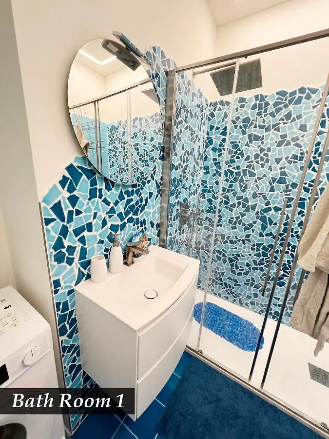 NAUTILUS VISTA MARE MOZZAFIATO a 180 GRADI- POSTO AUTO PRIVATO - 2 CAMERE MATRIMONIALI più 1 DIVANO LETTO SINGOLO-SKY,NETFLIX Rapallo 0*,  Italia