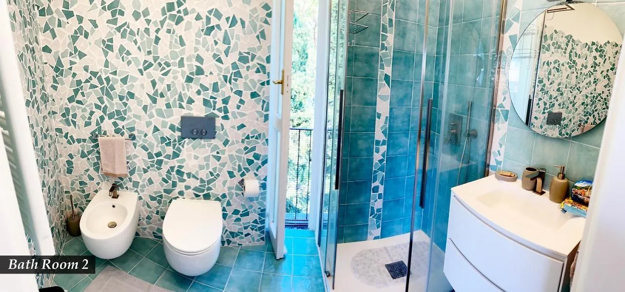 NAUTILUS VISTA MARE MOZZAFIATO a 180 GRADI- POSTO AUTO PRIVATO - 2 CAMERE MATRIMONIALI più 1 DIVANO LETTO SINGOLO-SKY,NETFLIX Rapallo Appartamento