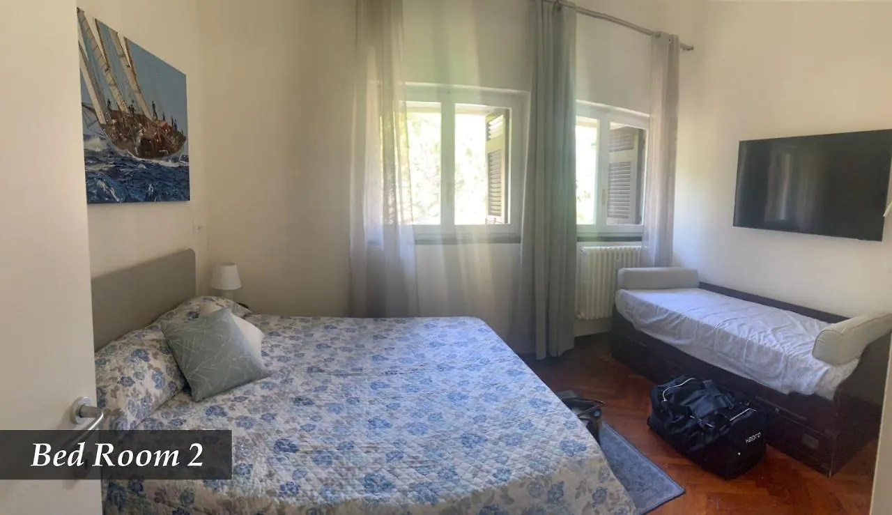 NAUTILUS VISTA MARE MOZZAFIATO a 180 GRADI- POSTO AUTO PRIVATO - 2 CAMERE MATRIMONIALI più 1 DIVANO LETTO SINGOLO-SKY,NETFLIX Rapallo Italia