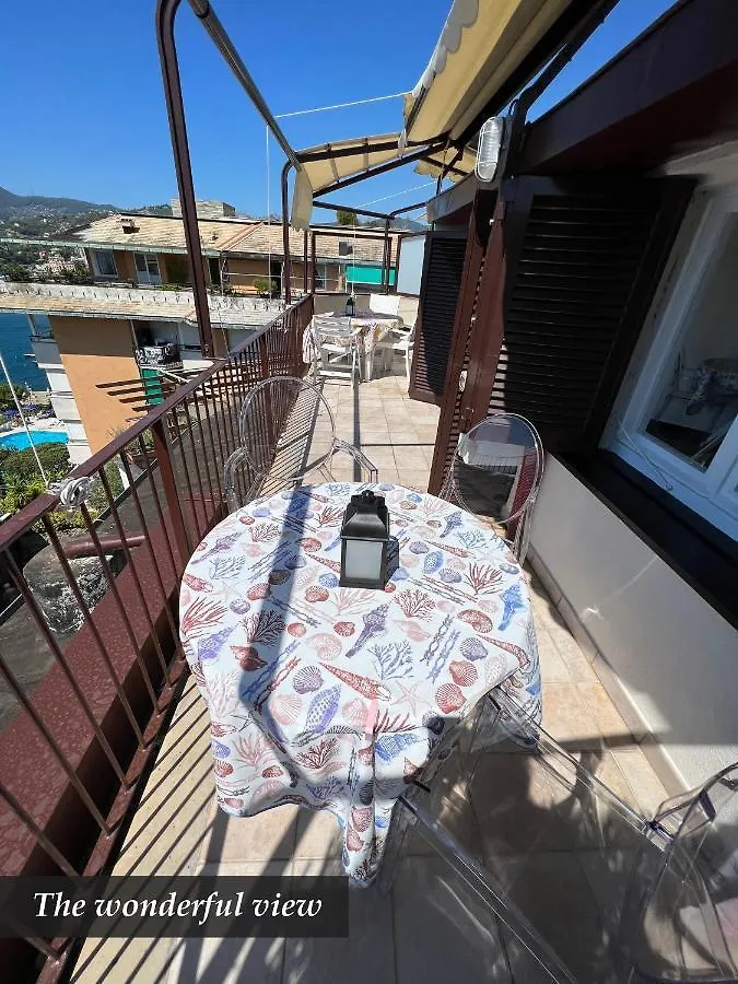 NAUTILUS VISTA MARE MOZZAFIATO a 180 GRADI- POSTO AUTO PRIVATO - 2 CAMERE MATRIMONIALI più 1 DIVANO LETTO SINGOLO-SKY,NETFLIX Rapallo Appartamento