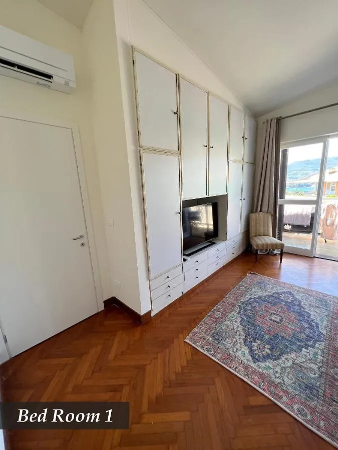 NAUTILUS VISTA MARE MOZZAFIATO a 180 GRADI- POSTO AUTO PRIVATO - 2 CAMERE MATRIMONIALI più 1 DIVANO LETTO SINGOLO-SKY,NETFLIX Rapallo