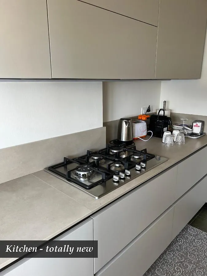 NAUTILUS VISTA MARE MOZZAFIATO a 180 GRADI- POSTO AUTO PRIVATO - 2 CAMERE MATRIMONIALI più 1 DIVANO LETTO SINGOLO-SKY,NETFLIX Rapallo